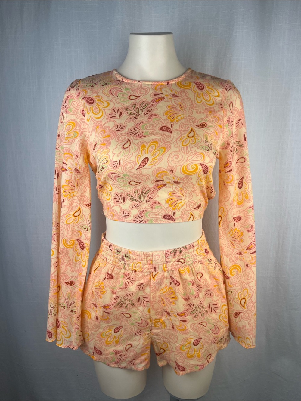🩷🧡Zara Pink, Yellow & Peach Paisley Tie-Front Top and matching shorts.XS NWT🧡🩷